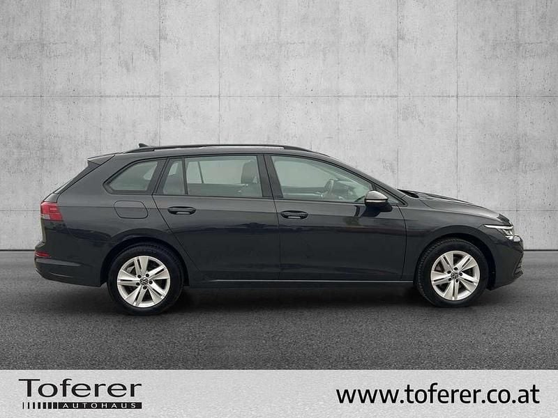 Gebraucht VW Golf VIII Life 116 PS (85 kW) 2023 Grau Kombi