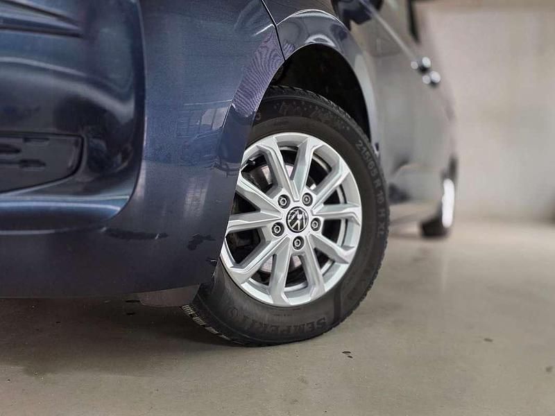 Gebraucht VW Multivan 150 PS (110 kW) 2024 Mittelblau  metallic Van