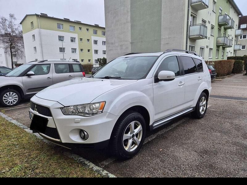 Weiß Gebraucht 2011 Mitsubishi Outlander Instyle SUV | € 7.555 - Bild 1/4