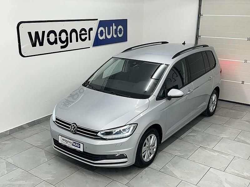 Gebraucht VW Touran Comfortline 122 PS (89 kW) 2022 Silber Van / Kleinbus
