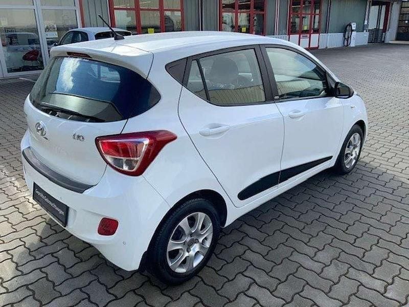 Gebraucht Hyundai i10 Blackline 67 PS (49 kW) 2015 Weiß Kleinwagen