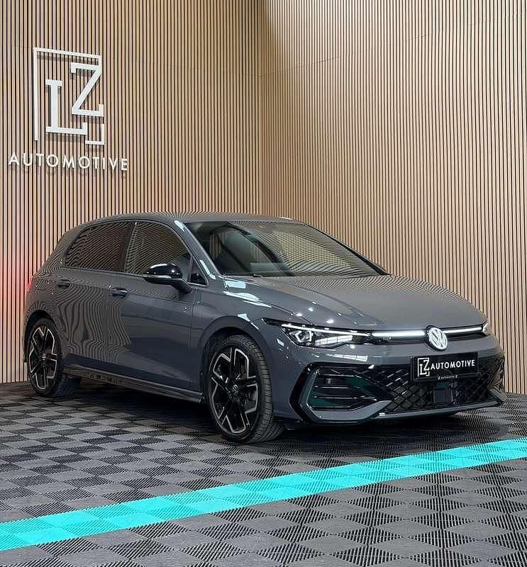 Gebraucht VW Golf VIII Sportline 150 PS (110 kW) 2025 Grau Limousine