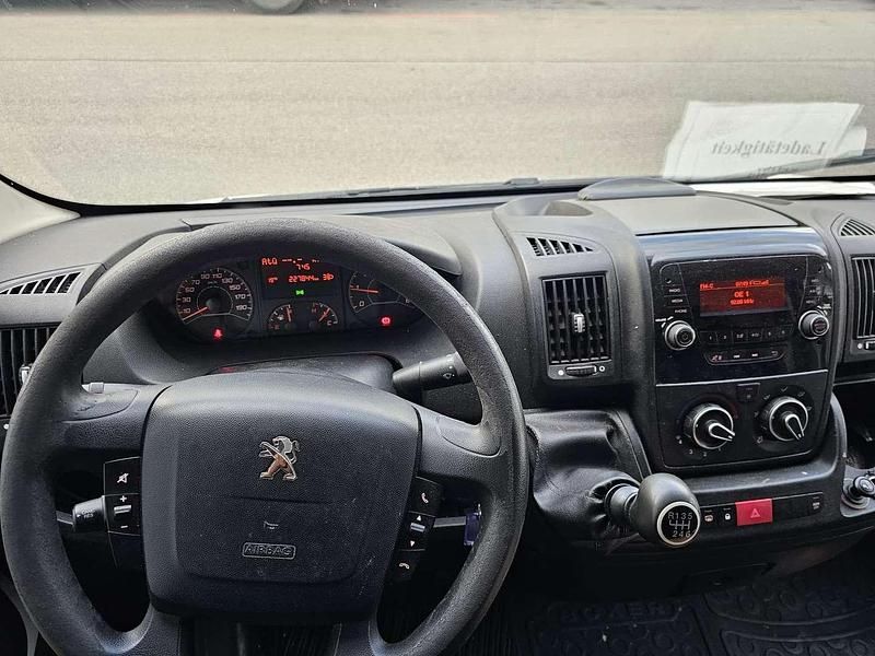 Gebraucht Peugeot Boxer 131 PS (96 kW) 2015 Weiß Van