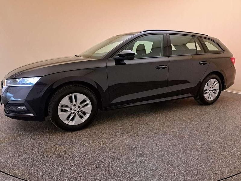 Gebraucht 2024 Skoda Octavia Ambition Kombi | € 27.900 (Superpreis) - Bild 1/4