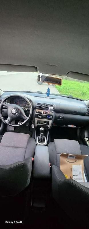 Gebraucht 2003 Seat Leon Limousine | € 2.500 - Bild 1/4