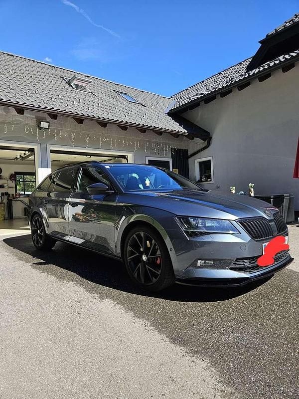 Gebraucht Skoda Superb SportLine 190 PS (139 kW) 2017 Grau Kombi