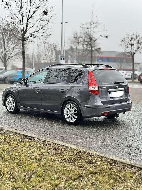 Gebraucht Hyundai i30 90 PS (66 kW) 2011 Kombi