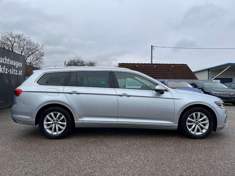 Gebraucht VW Passat Business 150 PS (110 kW) 2023 Silber Kombi