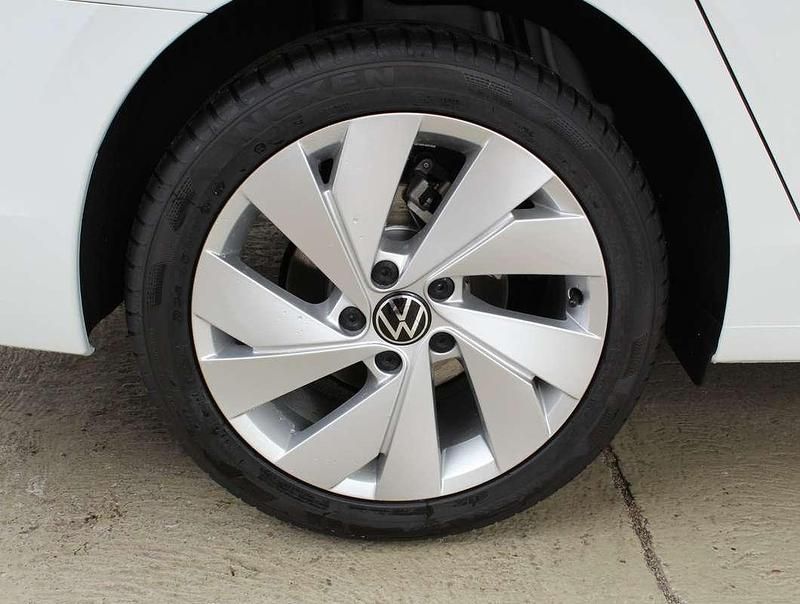 Gebraucht VW Golf VIII Life 116 PS (85 kW) 2024 Weiß Kombi