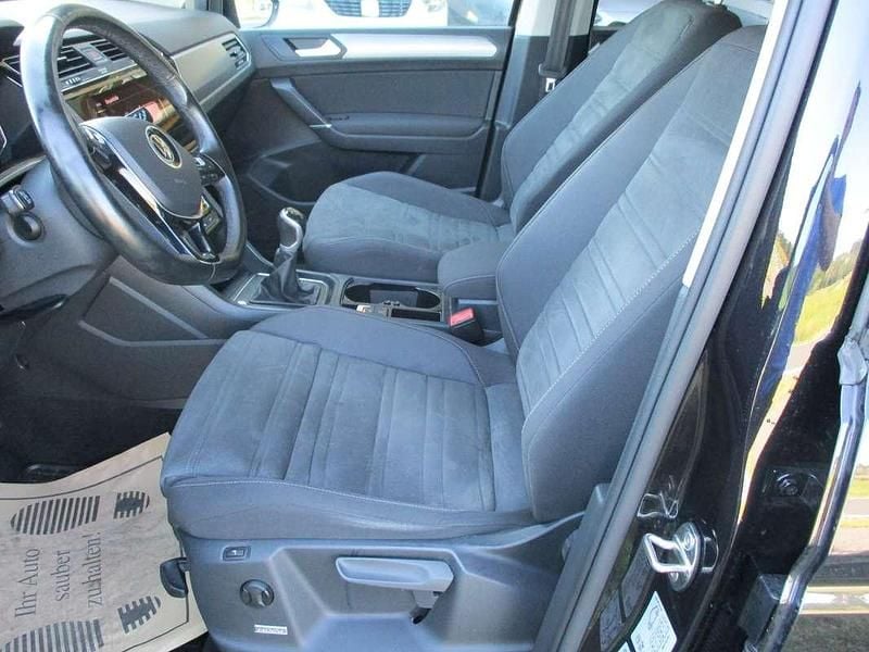 Gebraucht VW Touran 122 PS (89 kW) 2022 Schwarz Van / Kleinbus