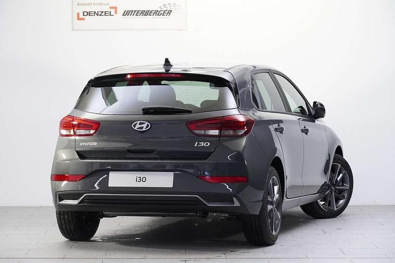 Neu Hyundai i30 GO! 101 PS (74 kW) 2025 Grau Limousine