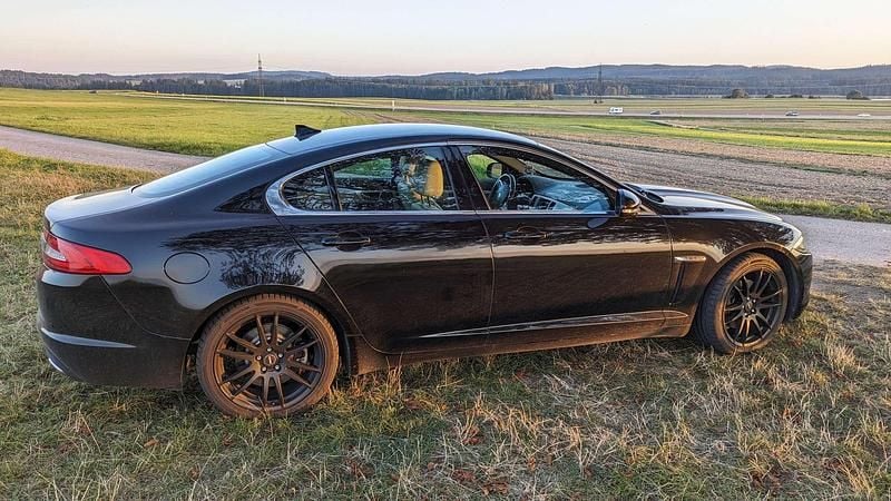 Gebraucht Jaguar XF Luxury 200 PS (147 kW) 2013 Schwarz Limousine