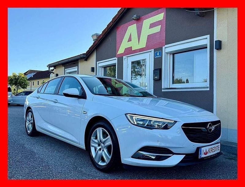 Weiß Gebraucht 2017 Opel Insignia Edition Limousine | € 11.830 - Bild 1/4