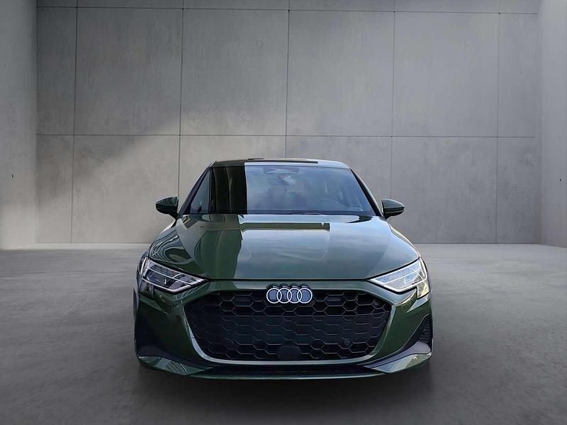 Neu Audi A3 150 PS (110 kW) 2025 Grün Limousine