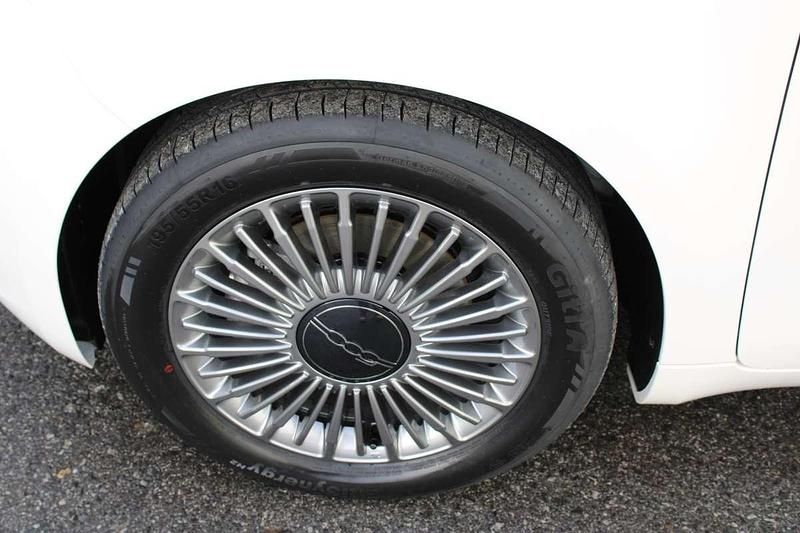 Neu Fiat 500 65 PS (47 kW) 2025 Weiß Kleinwagen