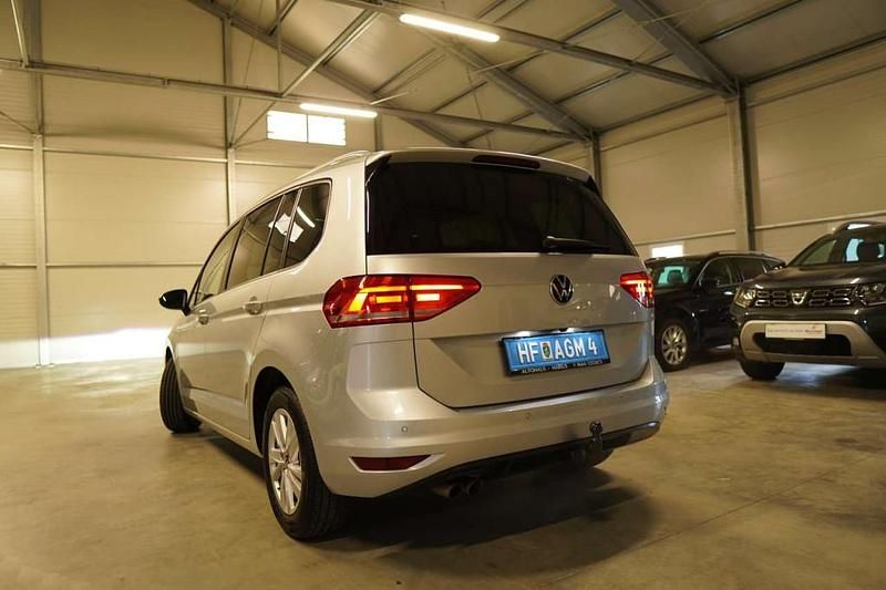 Gebraucht VW Touran Comfortline 150 PS (110 kW) 2021 Silber Van / Kleinbus