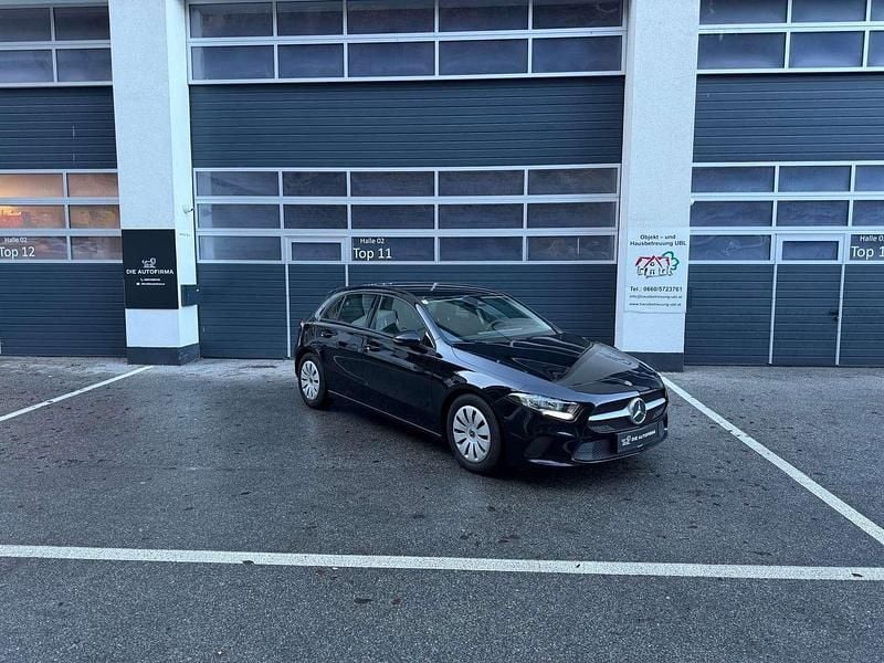 Schwarz Gebraucht 2019 Mercedes A160 Kleinwagen | € 16.500 (Superpreis) - Bild 1/4