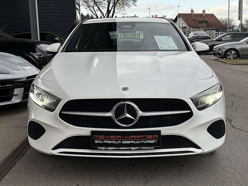 Gebraucht Mercedes A180 116 PS (85 kW) 2025 Weiß Limousine