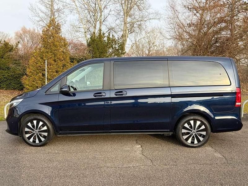 Gebraucht Mercedes V220 163 PS (119 kW) 2021 Blau Van / Kleinbus