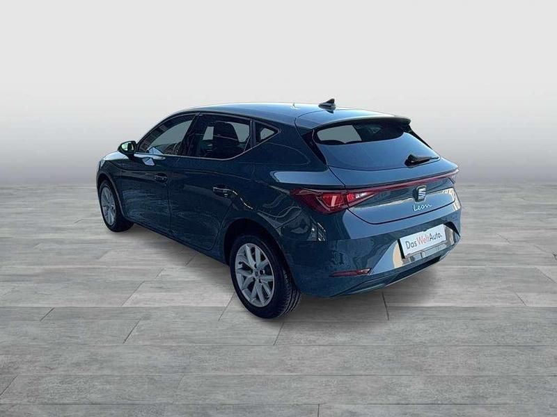 Neu Seat Leon Style 116 PS (85 kW) 2025 Dunkelblau  normal Limousine