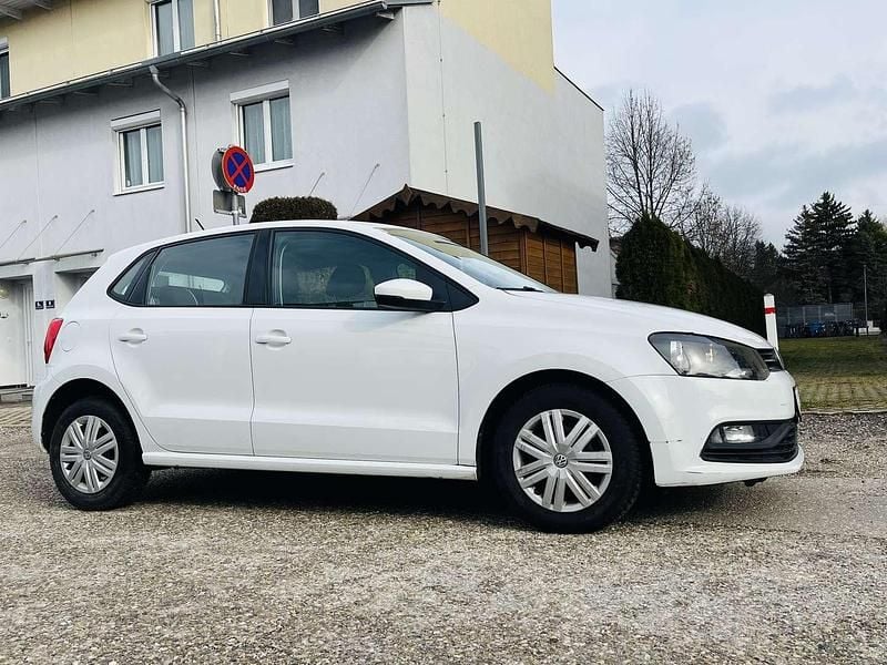 Gebraucht VW Polo Classicline 60 PS (44 kW) 2016 Weiß Limousine