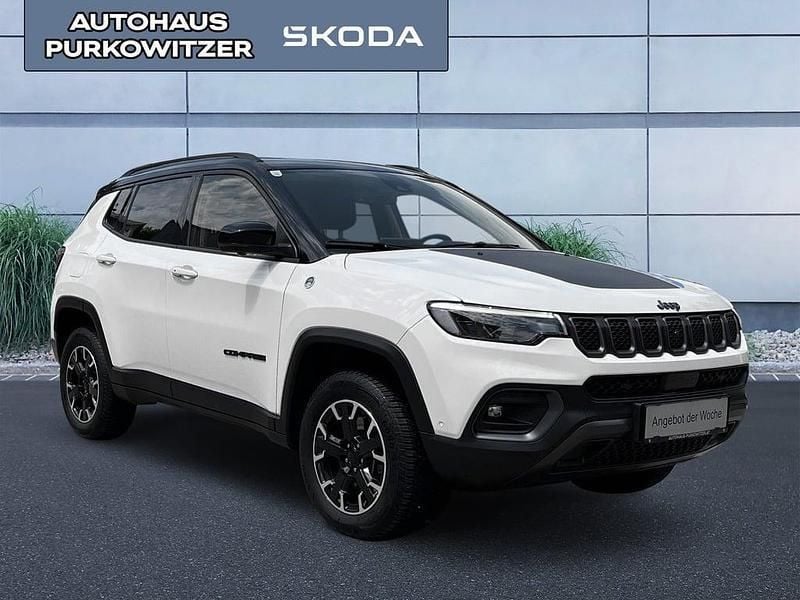 Weiss metallic Gebraucht 2022 Jeep Compass Trailhawk SUV | € 29.990 (Etwas zu teuer) - Bild 1/4