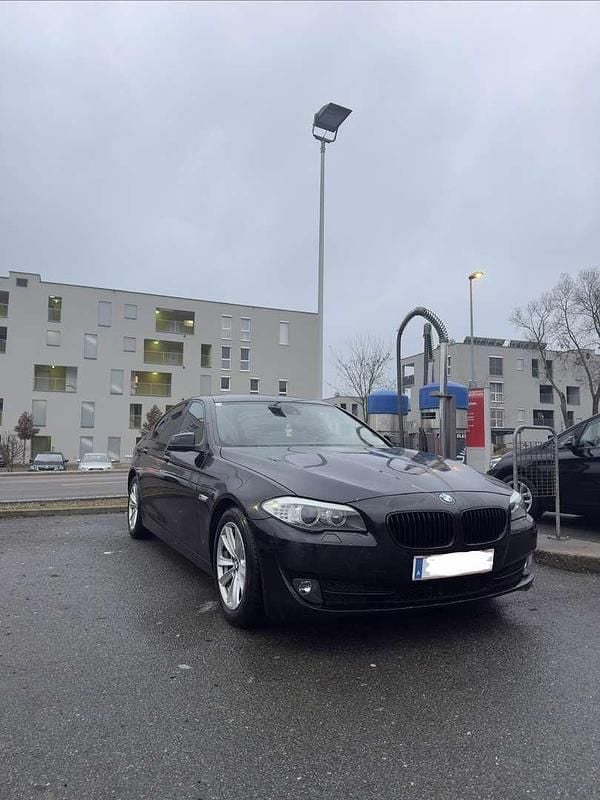 Schwarz Gebraucht 2011 BMW 520 Comfort Edition Limousine | € 9.900 (Guter Preis) - Bild 1/4