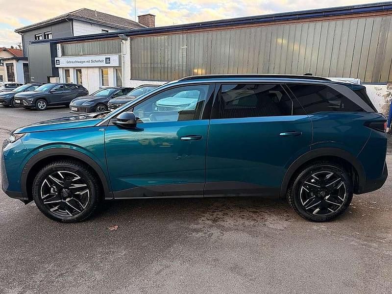 Neu Peugeot 5008 Allure 131 PS (96 kW) 2025 Blau SUV