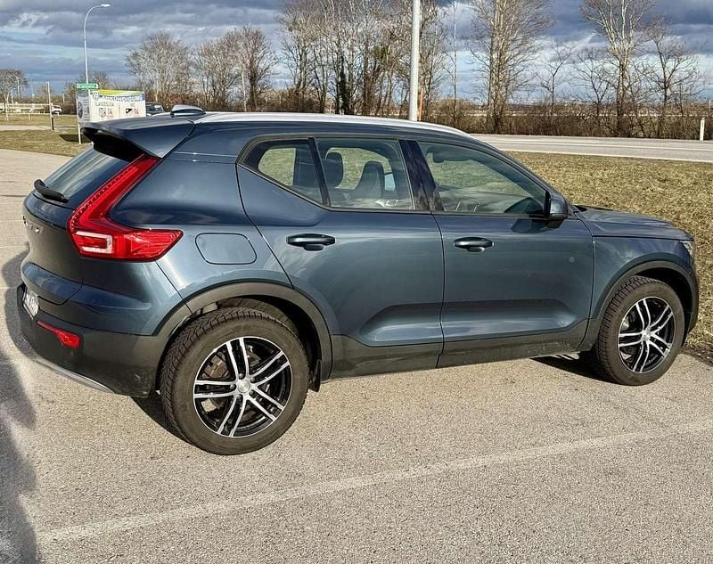 Gebraucht Volvo XC40 Momentum 129 PS (94 kW) 2021 Blau SUV