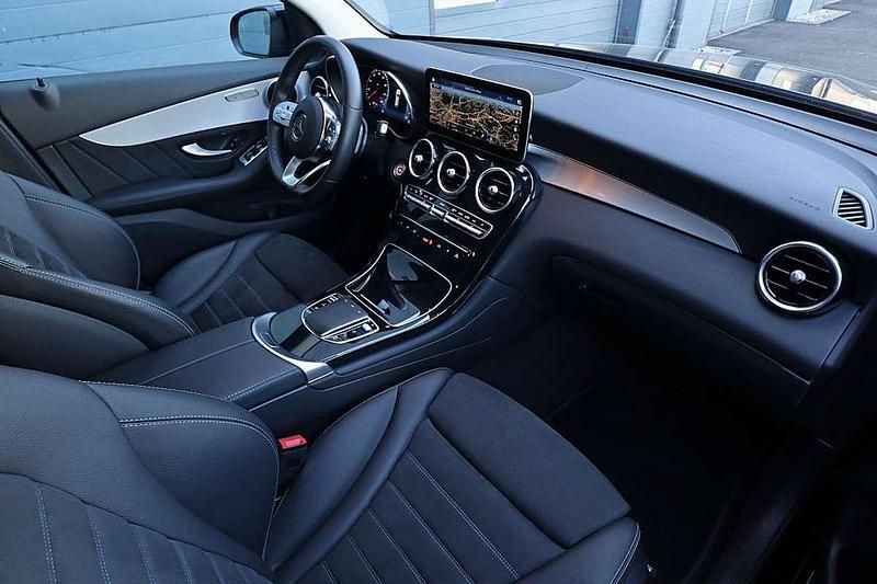 Gebraucht Mercedes GLC200 AMG 163 PS (119 kW) 2021 Schwarz SUV