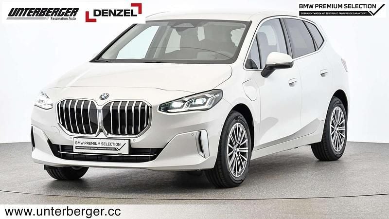 Gebraucht BMW 225 Active Tourer Luxury Line 245 PS (180 kW) 2024 Weiß Van / Kleinbus