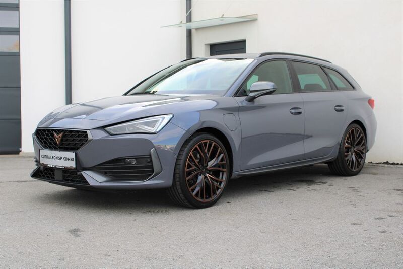 Gebraucht Cupra Leon VZ 245 PS (180 kW) 2023 Hellgrau  normal Kombi