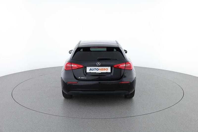 Gebraucht Mercedes A180 116 PS (85 kW) 2019 Schwarz Limousine