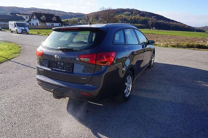 Gebraucht Kia Ceed Sportswagon Silver 90 PS (66 kW) 2015 Grau Kombi