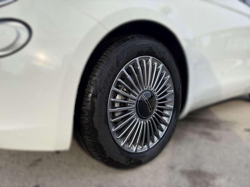 Neu Fiat 500 65 PS (47 kW) 2025 Weiß Kleinwagen