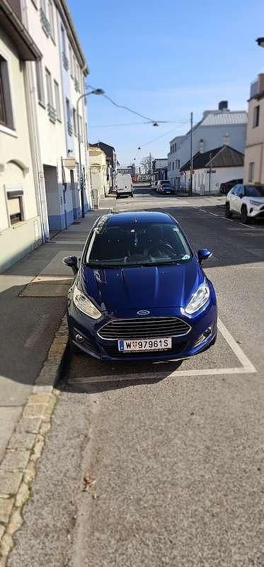 Gebraucht Ford Fiesta 101 PS (74 kW) 2014 Blau Kleinwagen