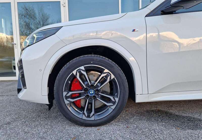 Gebraucht BMW iX2 Shadowline 225 kW (306 PS) 2024 Alpinweiß SUV