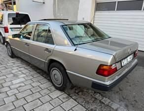 Gebraucht Mercedes E200 118 PS (86 kW) 1989 Andere Limousine