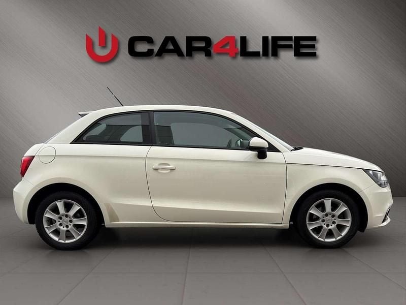 Gebraucht Audi A1 Attraction 86 PS (63 kW) 2012 Weiß Limousine