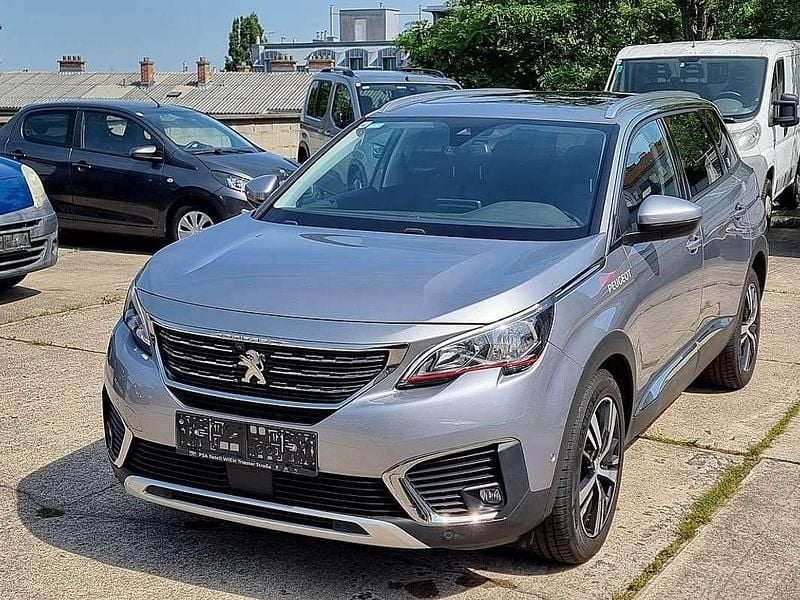 Grau Gebraucht 2018 Peugeot 5008 GT-line Van / Kleinbus | € 19.970 (Teuer) - Bild 1/4