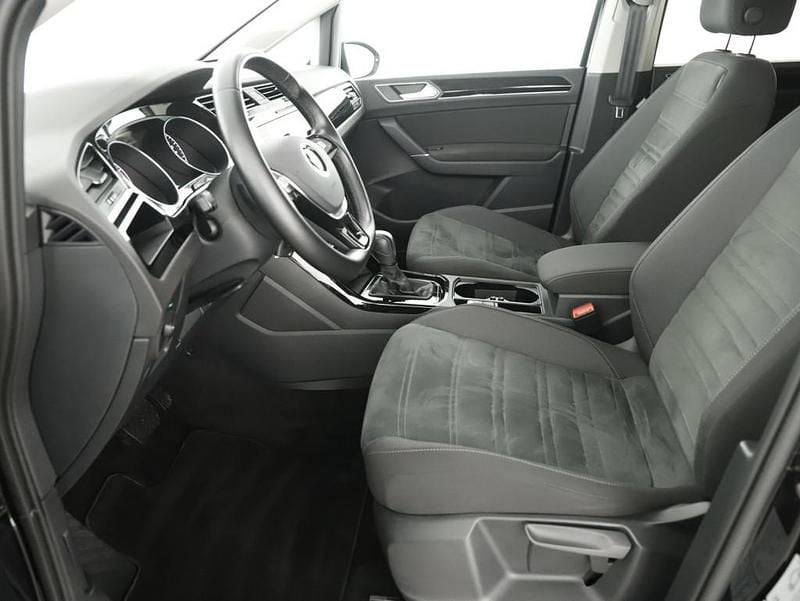 Gebraucht VW Touran Highline 150 PS (110 kW) 2021 Schwarz  metallicperleffektno Van / Kleinbus