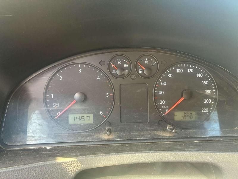 Rot Gebraucht 2009 VW T5 Van | € 7.200 (Guter Preis) - Bild 1/4