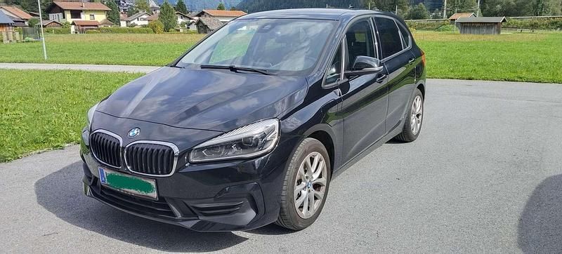 Schwarz Gebraucht 2021 BMW 225 Kombi | € 23.990 (Fairer Preis) - Bild 1/3
