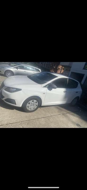 Weiß Gebraucht 2011 Seat Ibiza Kleinwagen | € 5.000 (Teuer) - Bild 1/4