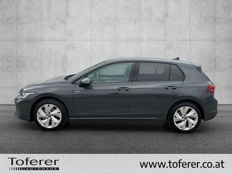 Neu VW Golf VIII 115 PS (84 kW) 2026 Mittelgrau  metallic