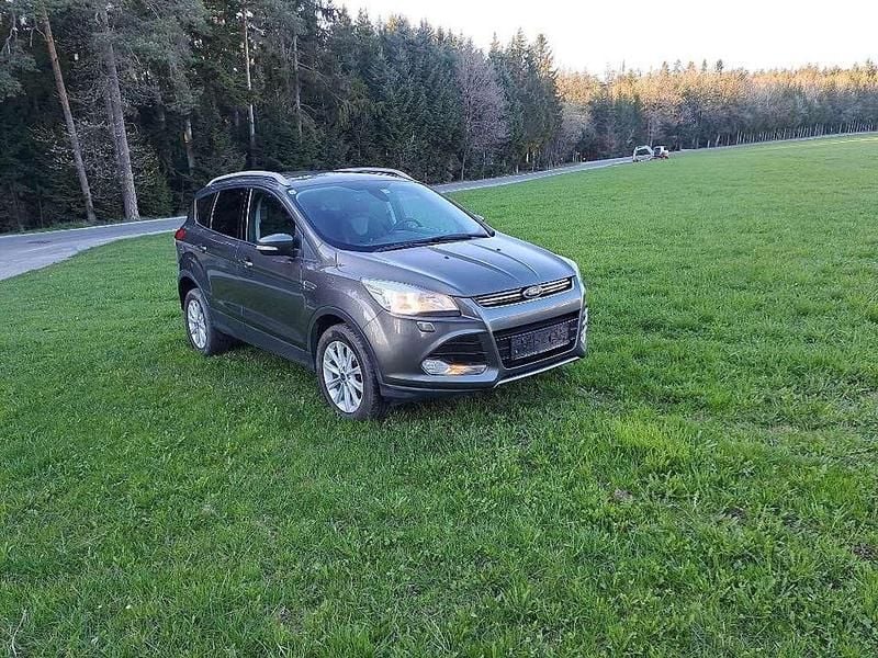 Gebraucht Ford Kuga Titanium 150 PS (110 kW) 2015 Silber SUV