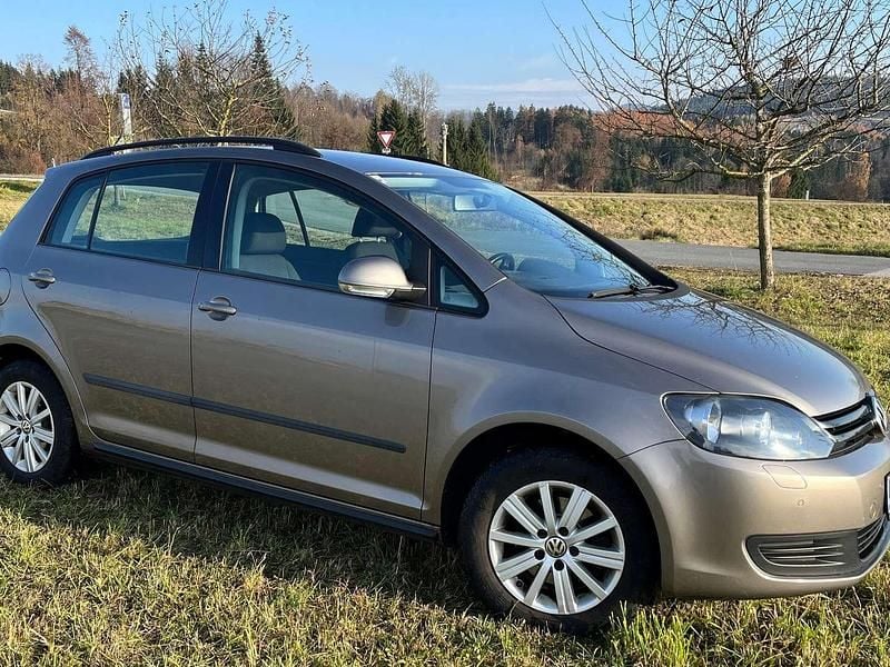 Braun Gebraucht 2012 VW Golf VII Trendline Limousine | € 4.900 (Superpreis) - Bild 1/4