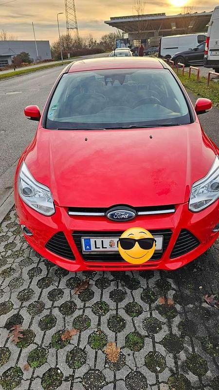 Gebraucht Ford Focus Titanium 125 PS (91 kW) 2014 Rot Limousine