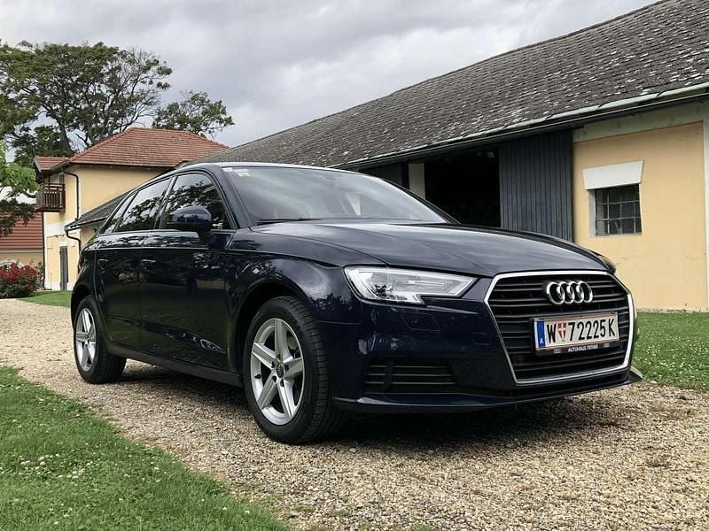 Blau Gebraucht 2018 Audi A3 Limousine | € 16.500 (Fairer Preis) - Bild 1/4