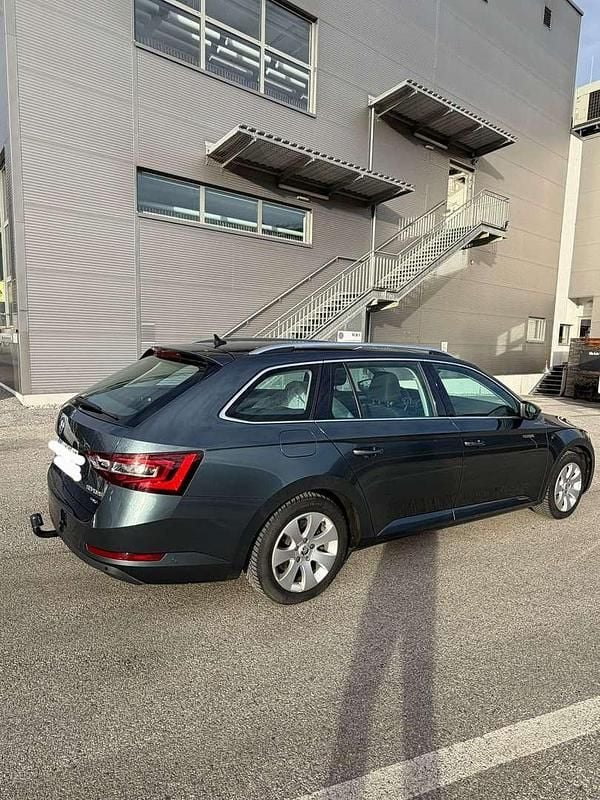 Gebraucht Skoda Superb Style 190 PS (139 kW) 2019 Grau Kombi